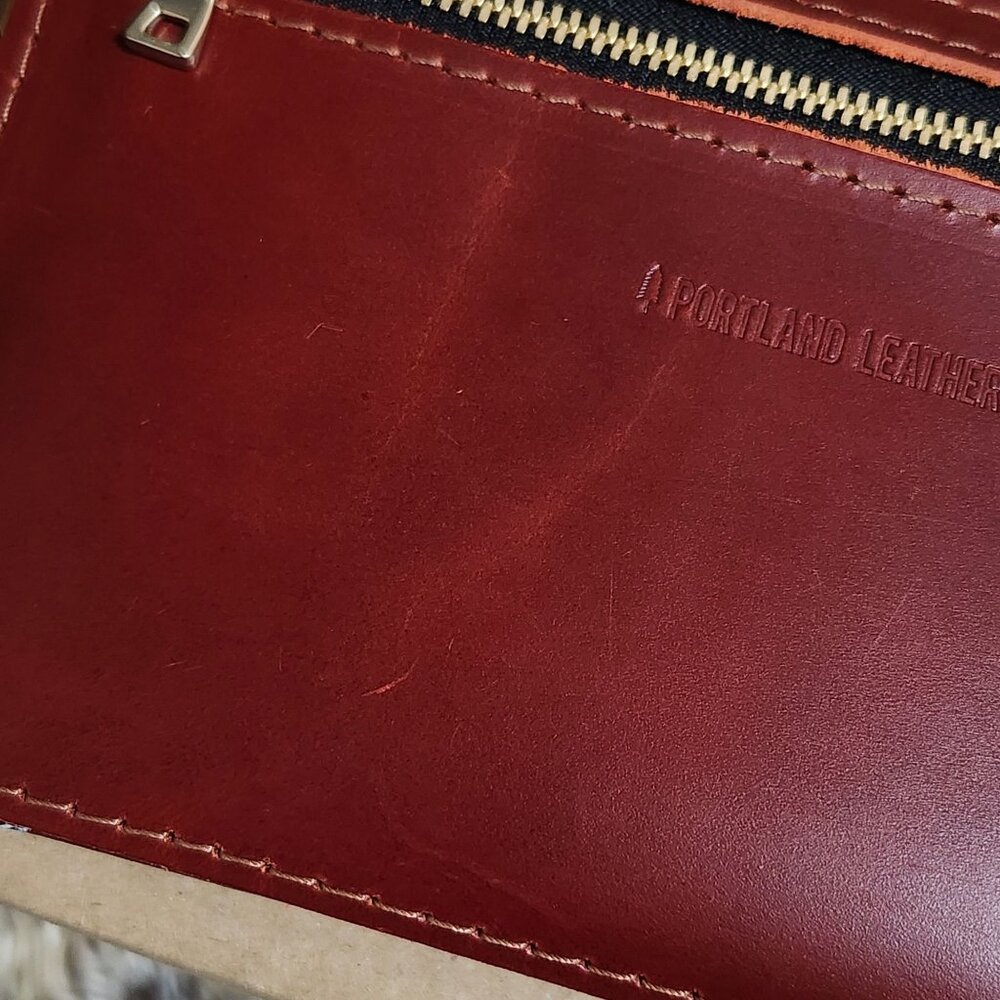 Portland Leather Cowboy Sunset Envelope Crossbody Unicorn Color Smooth Leather - Picture 7 of 10